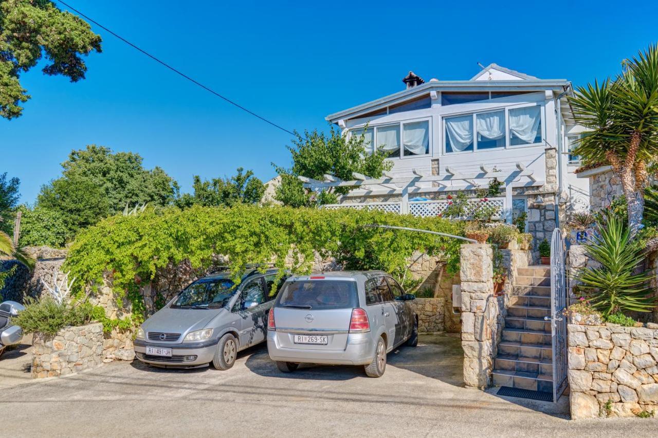 Neno - Terrace & Parking Veli Lošinj