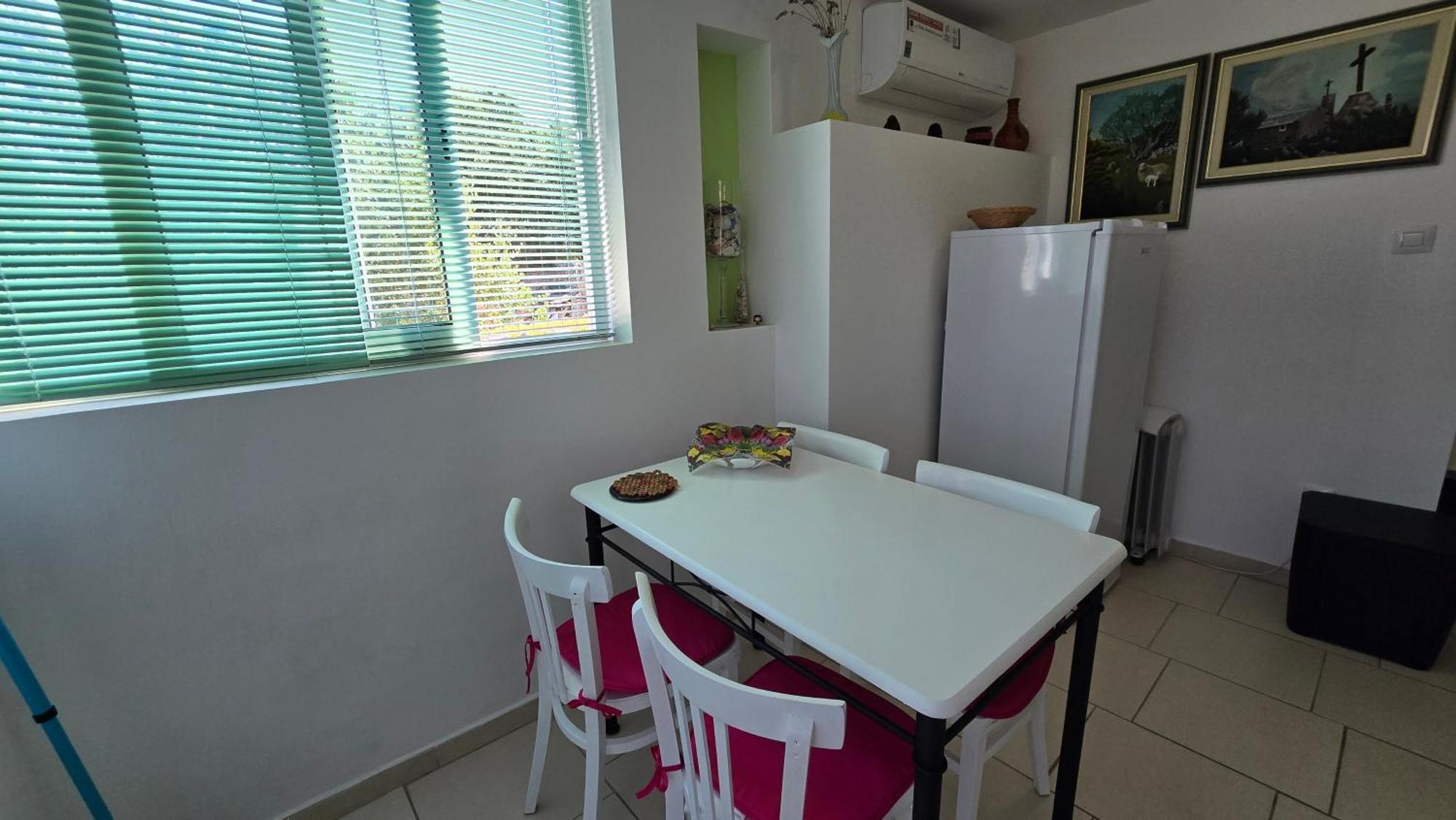 Neno - Terrace & Parking Veli Lošinj