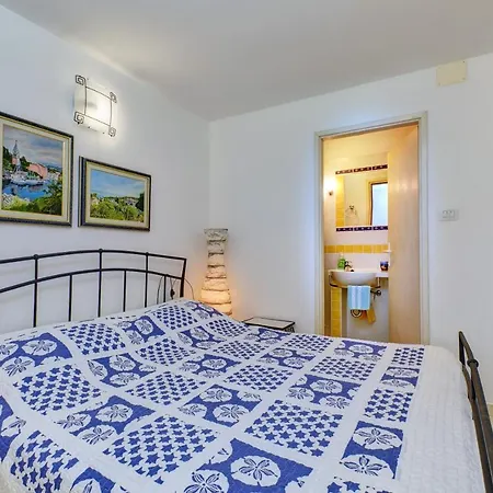 Apartment Neno - Terrace & Parking Veli Losinj Exterior photo