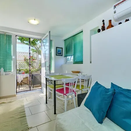 Apartment Neno - Terrace & Parking Veli Losinj Exterior photo