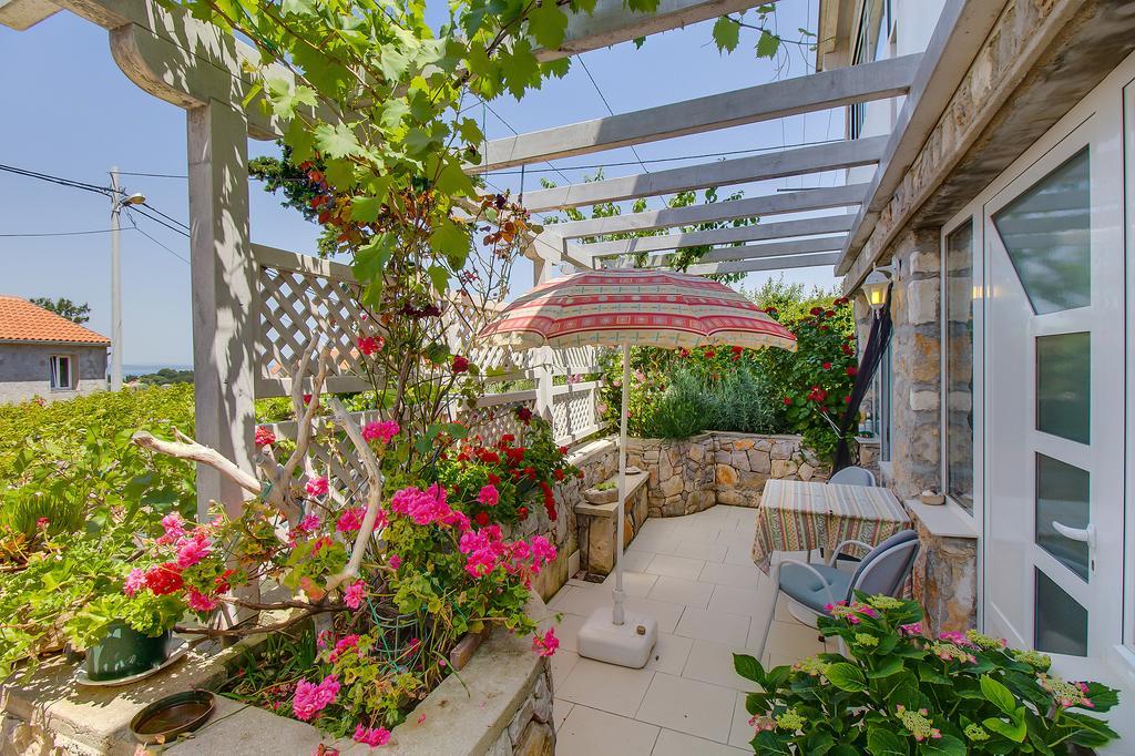 Neno - Terrace & Parking * Veli Lošinj