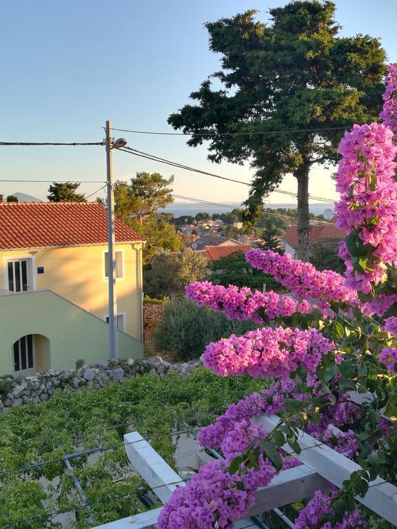 Neno - Terrace & Parking